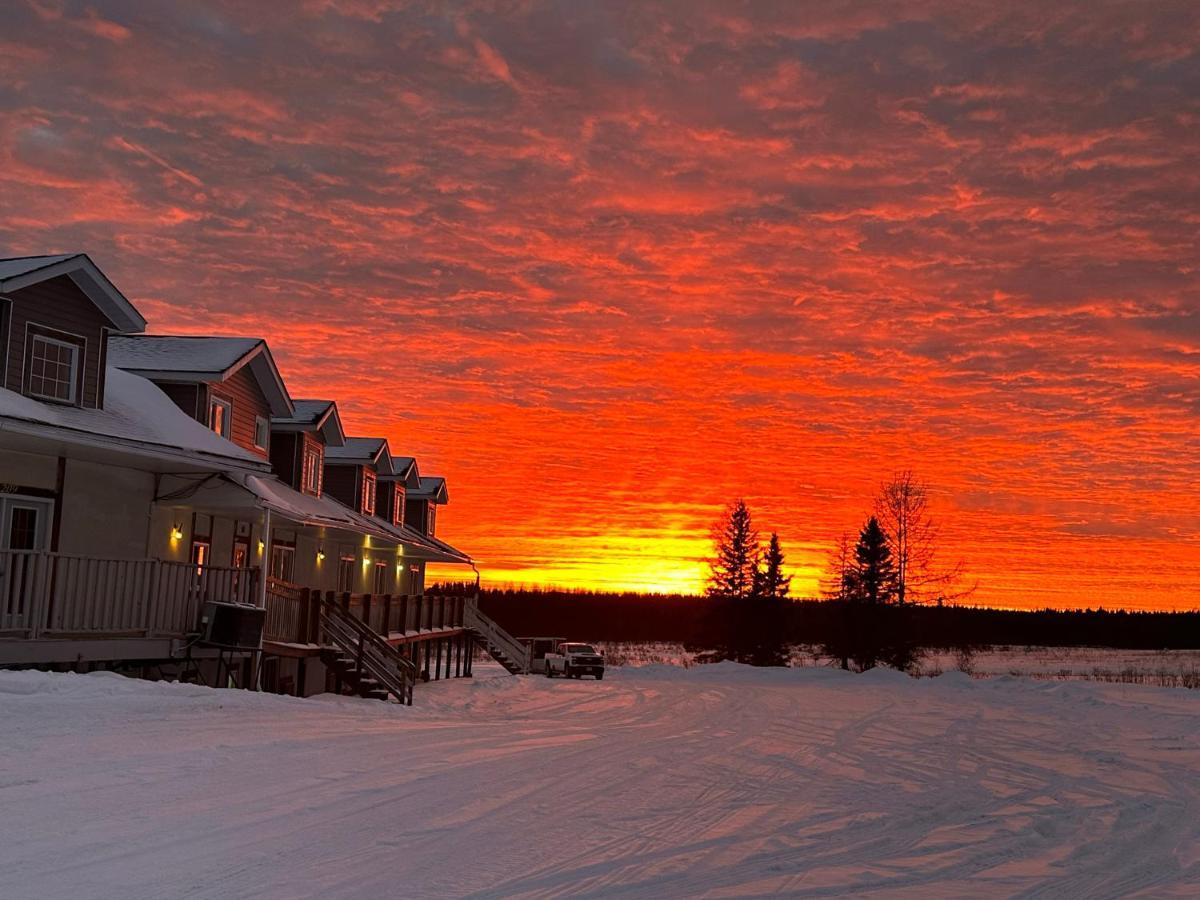 North Adventure Inn Cochrane Экстерьер фото