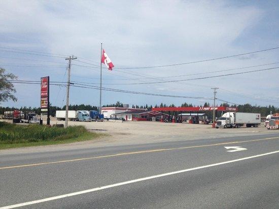 North Adventure Inn Cochrane Экстерьер фото
