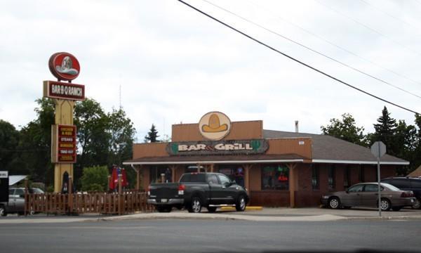 North Adventure Inn Cochrane Экстерьер фото