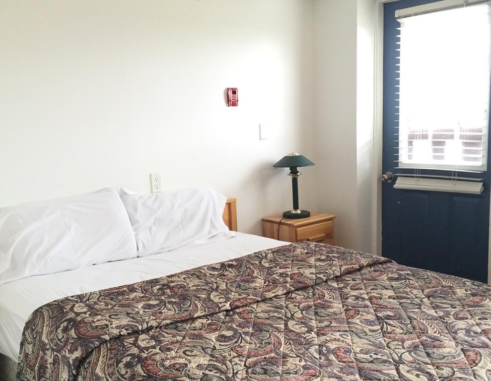 North Adventure Inn Cochrane Экстерьер фото