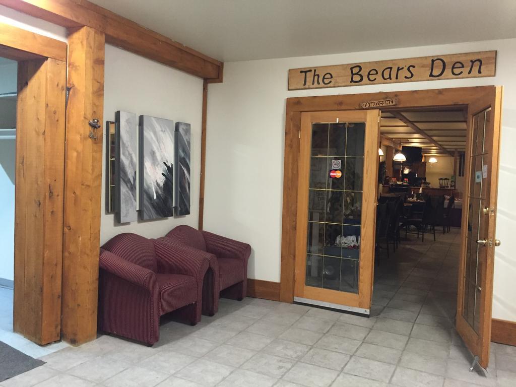 North Adventure Inn Cochrane Экстерьер фото