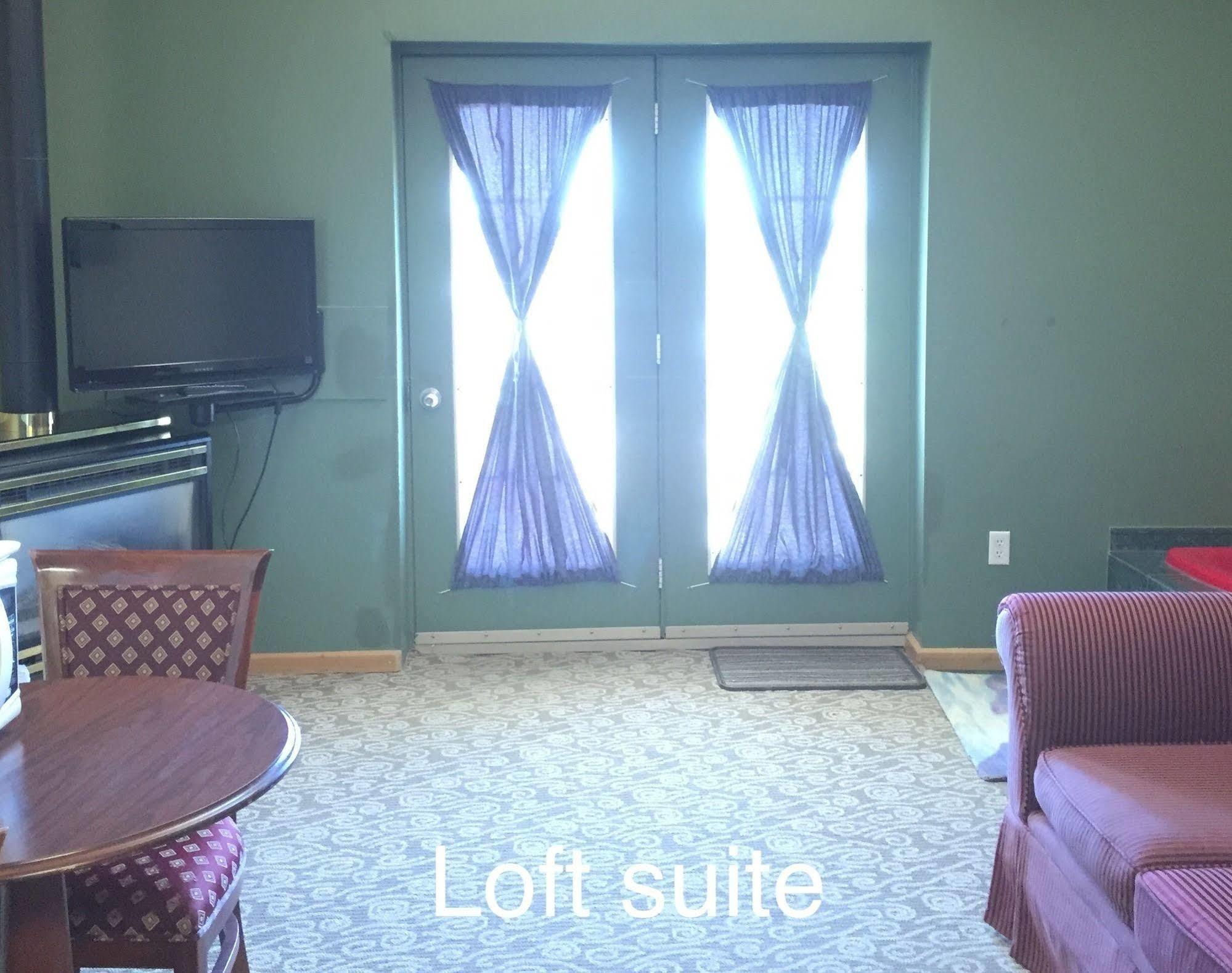 North Adventure Inn Cochrane Экстерьер фото
